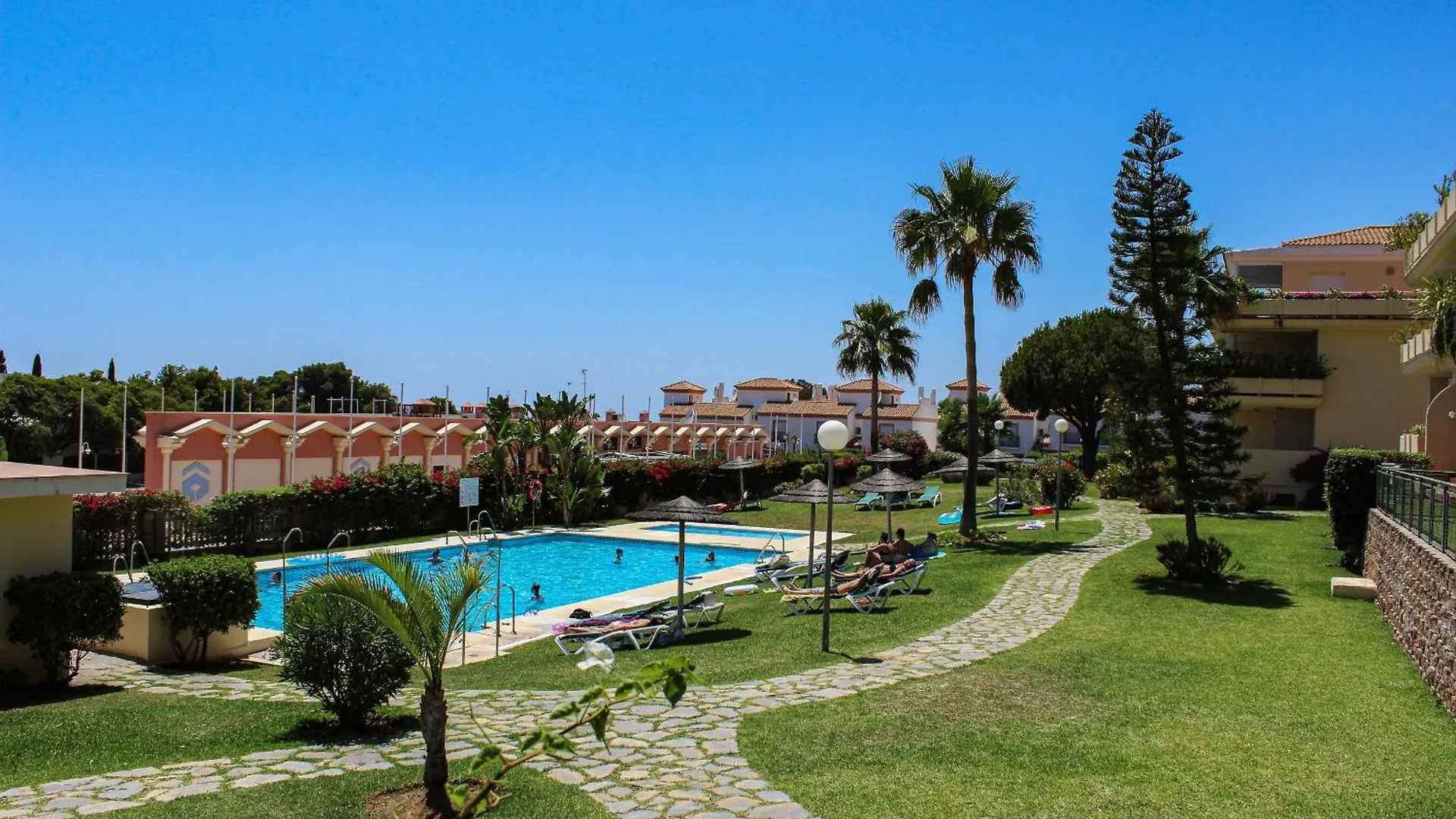 2 Bed Garden Apartment Las Mimosas Cabopino Marbella Spain