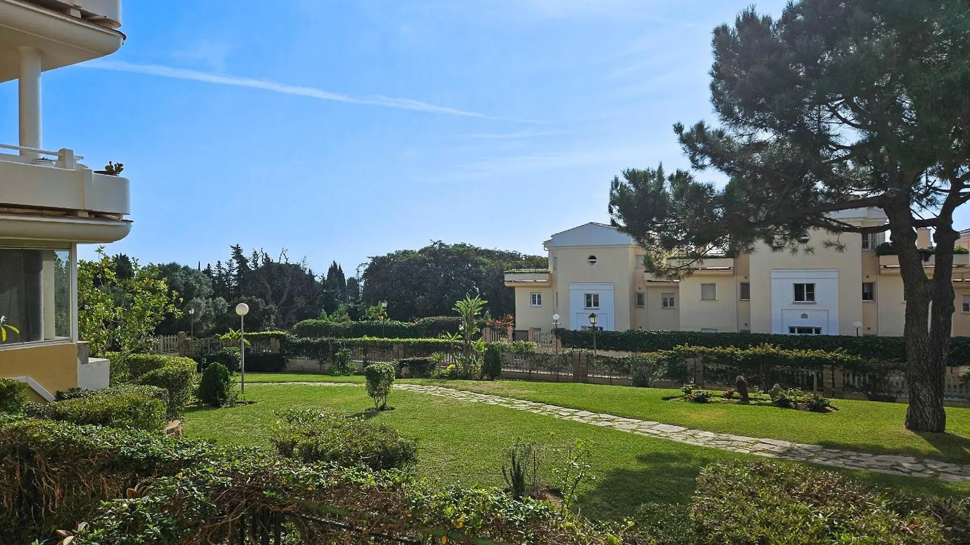 2 Bed Garden Apartment Las Mimosas Cabopino Marbella