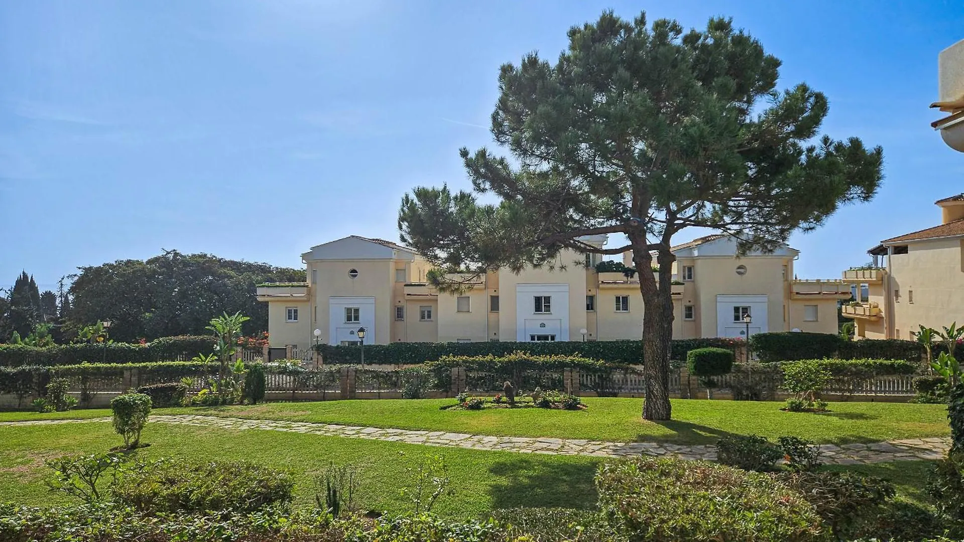 2 Bed Garden Apartment Las Mimosas Cabopino Marbella