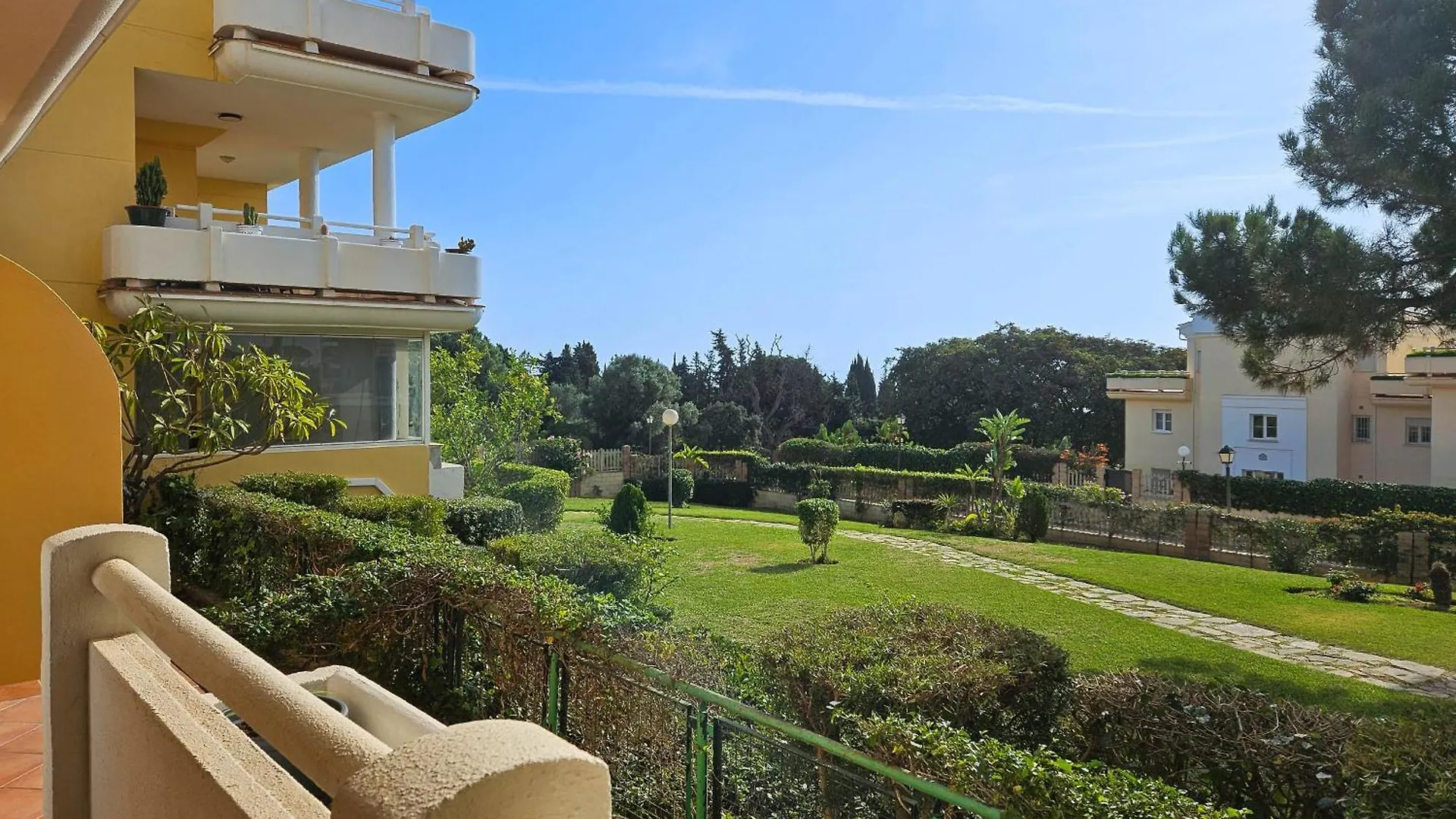 2 Bed Garden Apartment Las Mimosas Cabopino Marbella