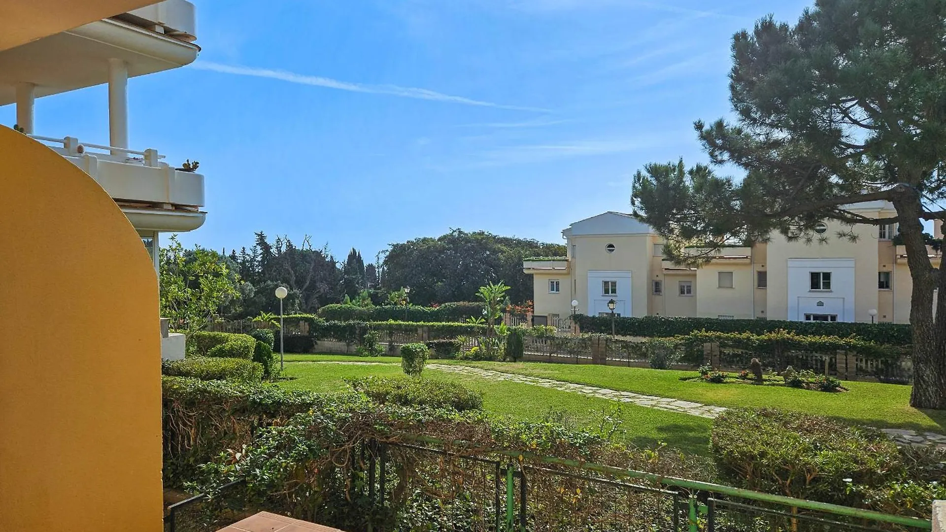 2 Bed Garden Apartment Las Mimosas Cabopino Marbella Spain