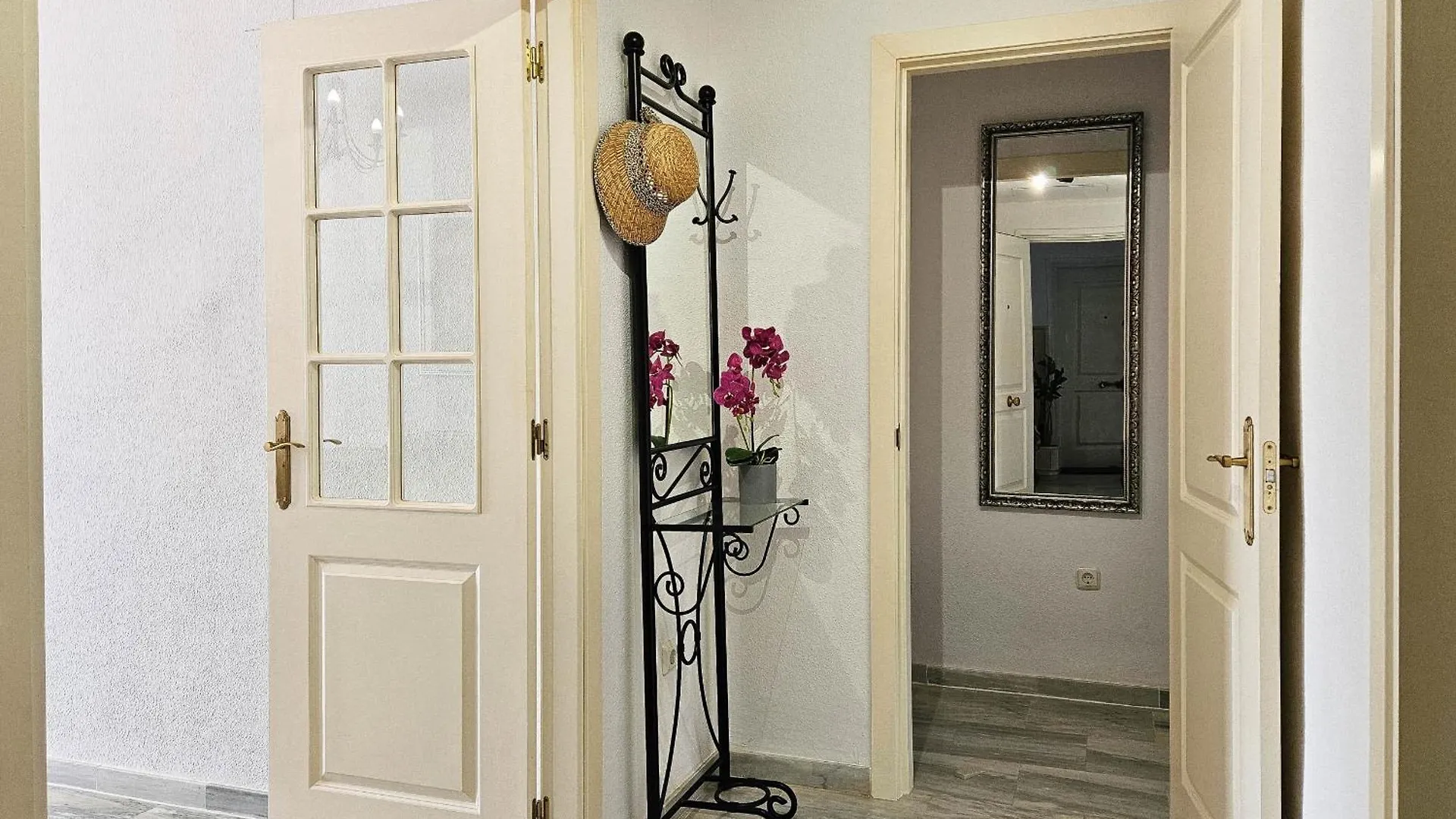 2 Bed Garden Apartment Las Mimosas Cabopino 马尔韦利亚